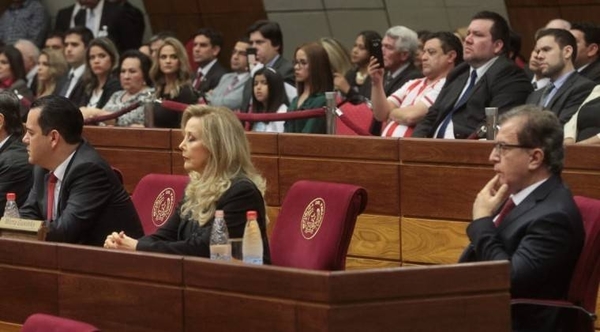 HOY / Nicanor espera que Llano lo convoque a jurar como senador