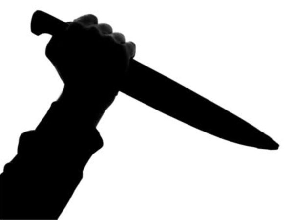 Intentó degollar a su pareja y huyó