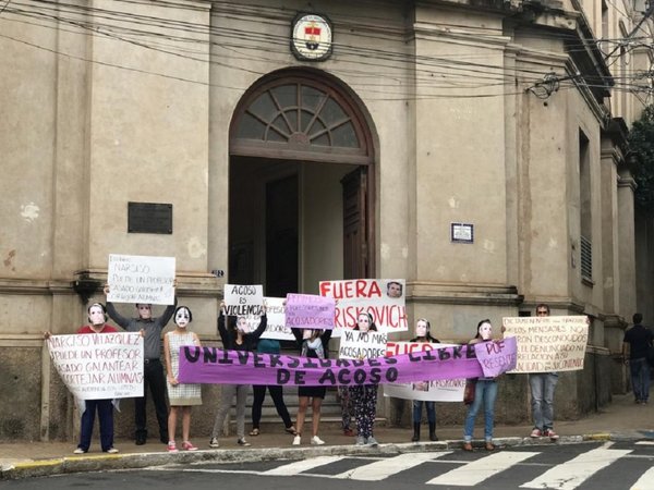 Ordenan captura de joven que denunció a Cristian Kriskovich por acoso