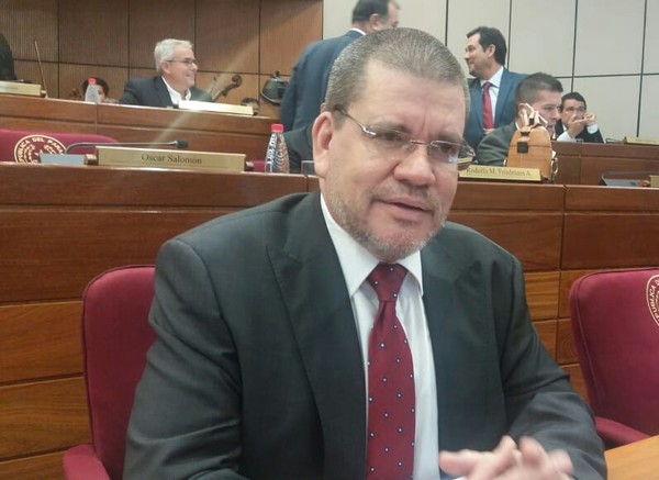 Quieren que se cumpla la ley y que HC jure como senador - Radio 1000 AM