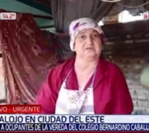 Vendedores se enfrentan a funcionarios en intento de desalojo - Paraguay.com