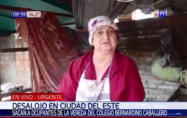 Vendedores se enfrentan a funcionarios en intento de desalojo | Noticias Paraguay