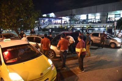 Uber vs. taxis: Terminal “no es exclusiva” de taxistas, dice director - Nacionales - ABC Color