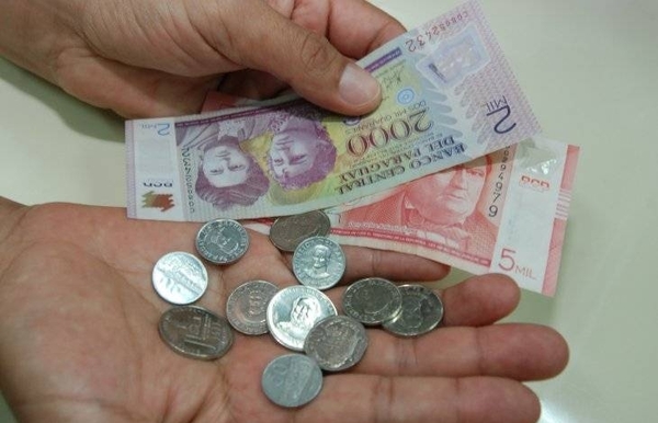 HOY / Aumento de sueldo de 80.277 G. Vs. costo de vida es irreal dicen y piden mínimo de 2.800.000