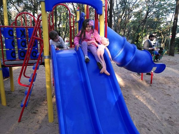 Recomiendan menos tecnologías y más actividad física en vacaciones