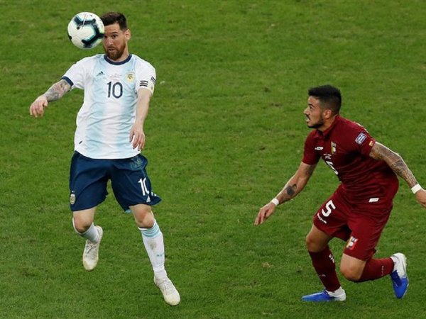 Tite baña en elogios a Leo Messi