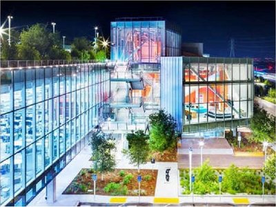 Evacúan sede de Facebook por un paquete que podría contener sarín