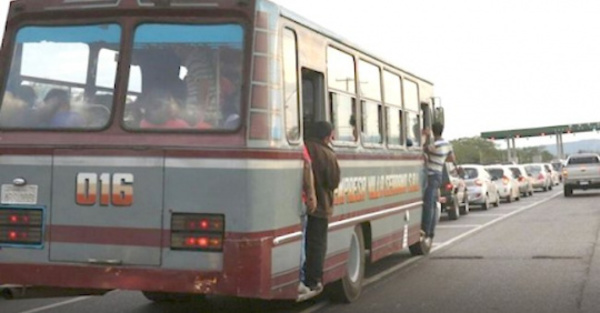 Para hacer turismo los buses deben tener permiso he’i