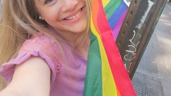 Fátima Fernández se sumó al desfile del “orgullo gay”