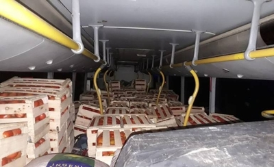 HOY / Bus viajaba repleto, pero no de pasajeros