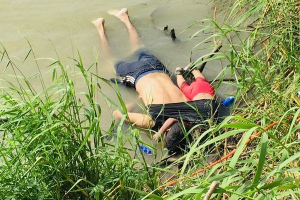 Sepultan en El Salvador los cuerpos de padre e hija ahogados en el río Bravo » Ñanduti