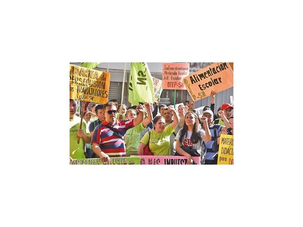 Antes del 15 de julio se deben cubrir 2.100 rubros docentes
