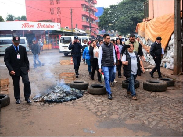 Tras incidentes, la Comuna suspende desalojo y planea reubicación en CDE
