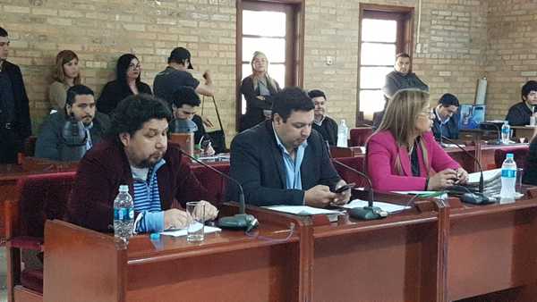 Concejal dice que gobernador Vaesken hace bien su trabajo y por eso no hay oposición