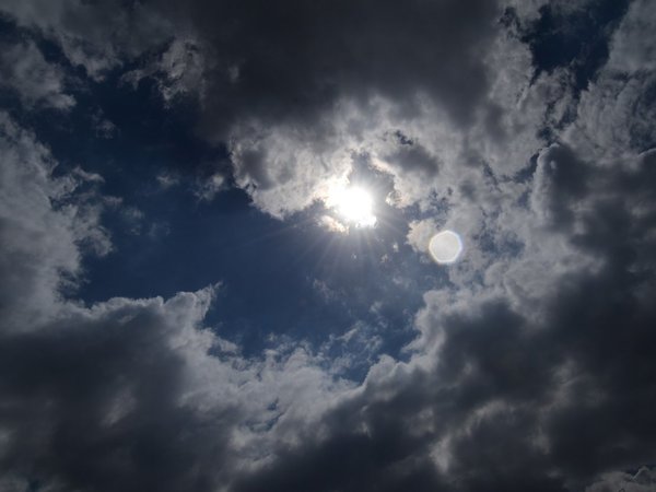 Tiempo nublado impedirá ver eclipse parcial de Sol en Paraguay