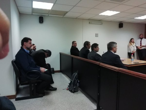 Condenan a 3 años de cárcel a ex ministro Luis Riart