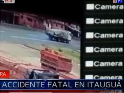 Adolescente fallece tras impactar en moto contra un camión