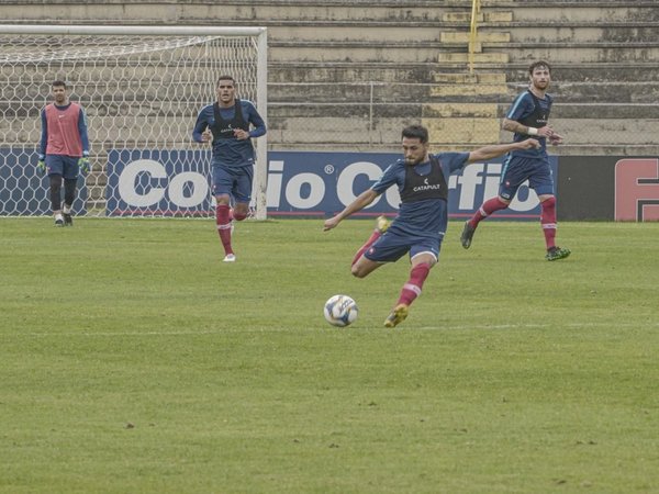 Tremendo golazo de Carrizo en el amistoso