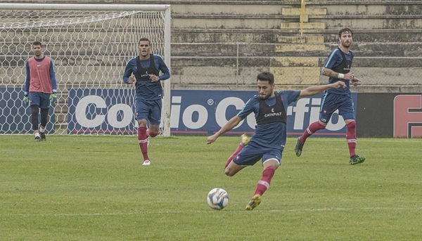 Carrizo marca gol de "antología" en partido amistoso de Cerro