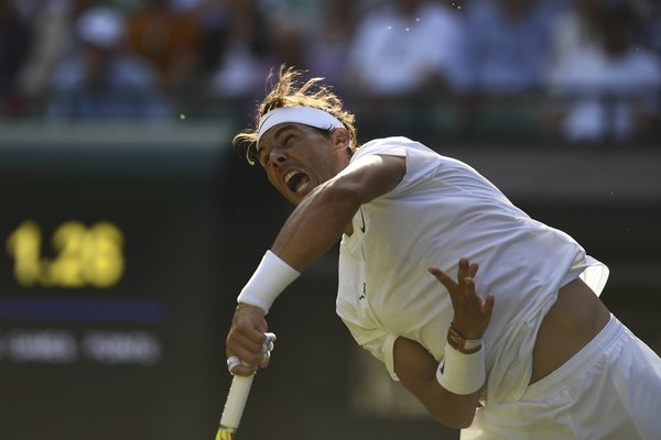 Nadal y Federer avanzan en Wimbledon