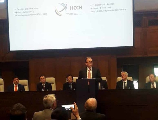 Ministro de la Corte participó de la sesión diplomática en La Haya