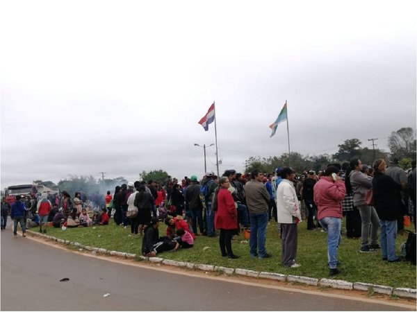 Productores de mandioca inician cierre de ruta en Yasy Cañy
