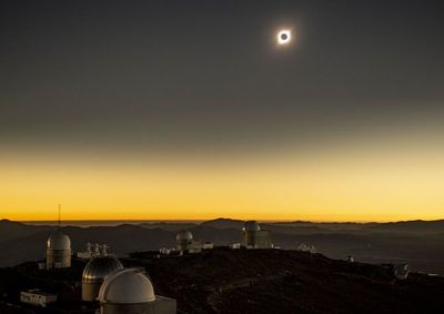 El día se hizo noche: Eclipse solar maravilló al sur