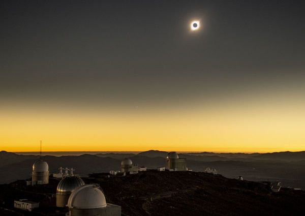 El día se hizo noche: Eclipse solar maravilló al sur