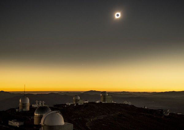 El día se hizo noche: Eclipse solar maravilló al sur