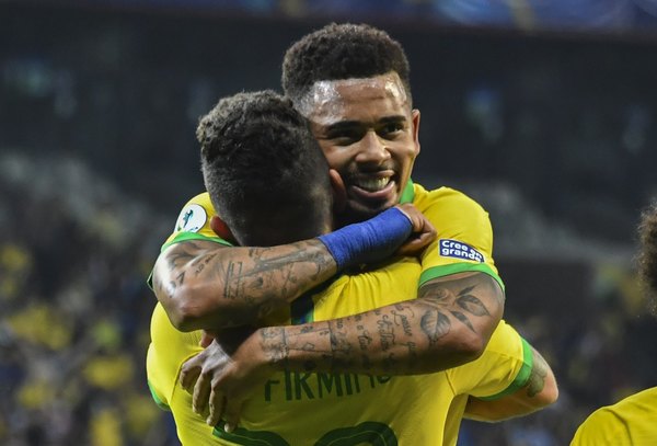 Brasil elimina al clásico rival y está en 'su' final