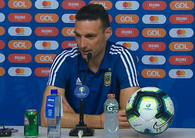 Lionel Scaloni alabó la entrega de su equipo y criticó al arbitraje
