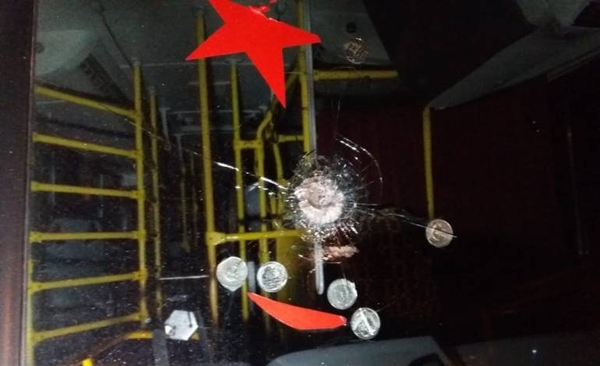 HOY / Ataques a buses no cesan: esta vez contra unidades de la Línea 56