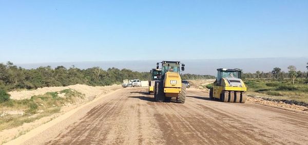 Preparan la base del primer asfaltado en Alto Paraguay - Economía - ABC Color
