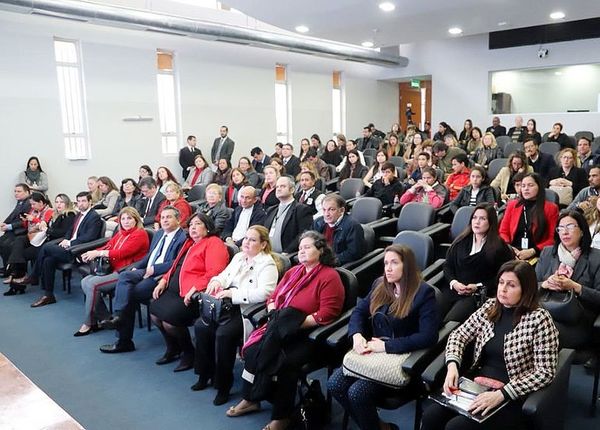 Presentan programa de reinserción del adicto - Locales - ABC Color