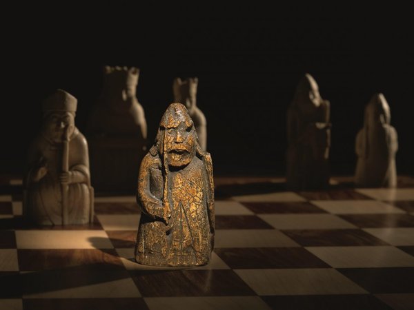 Pieza de ajedrez medieval se subasta por más de USD 900.000