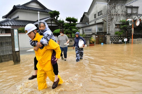 Ordenan evacuar a más de 1 millón de personas por fuertes lluvias en Japón | .::Agencia IP::.