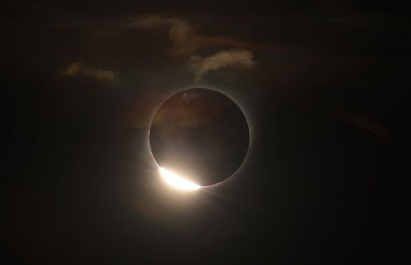 Lágrimas y aplausos reciben el eclipse que oscureció Sudamérica - Digital Misiones