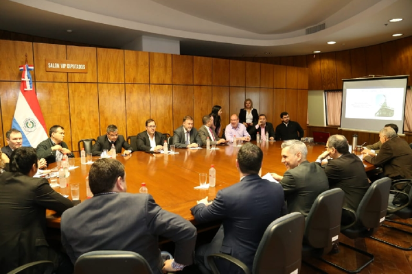 Benigno López habló con diputados de la “necesidad” de instalar nuevo régimen tributario - ADN Paraguayo