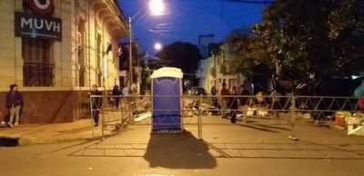 Campesinos de Caaguazú se manifiestan en el microcentro y exigen tierras - Nacionales - ABC Color