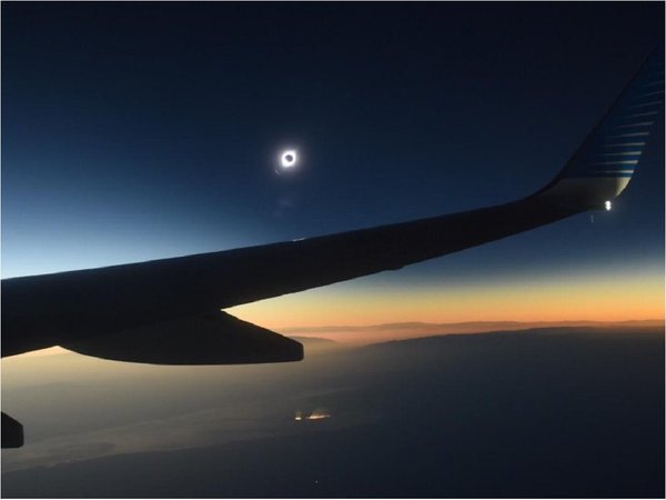 ¿Cómo se vio el eclipse solar desde el avión?