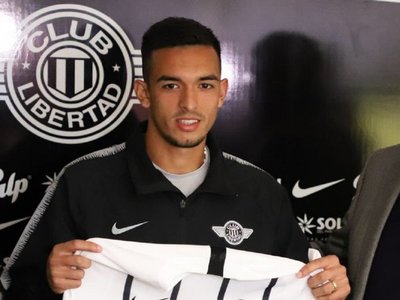 Libertad presenta a Alfio Oviedo