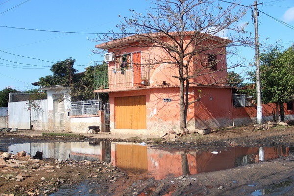 Río desciende y deja calles en pésimo estado en el Bañado Sur