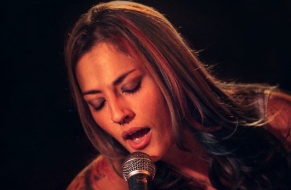 La cantante Paola Bravo lanzó su disco