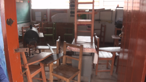 Delincuentes roban en dos escuelas