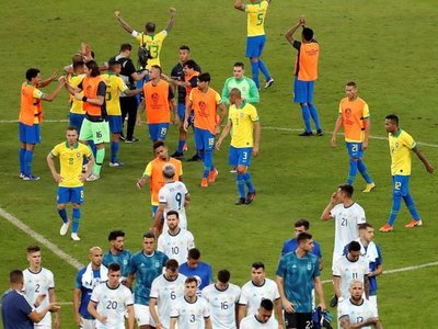 La AFA envía reclamo a la Conmebol por el "perjuicio" sufrido ante Brasil