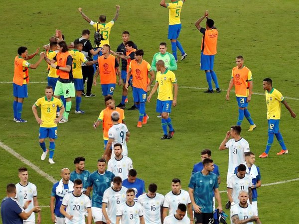 La AFA envía reclamo a la Conmebol por el "perjuicio" sufrido ante Brasil