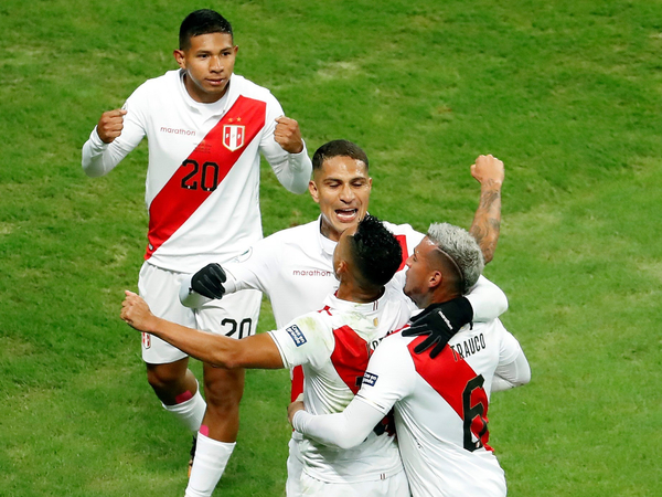 Perú se carga a la bicampeona de América y es finalista