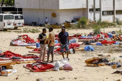 Libia: 40 migrantes muertos en ataque a centro de detención