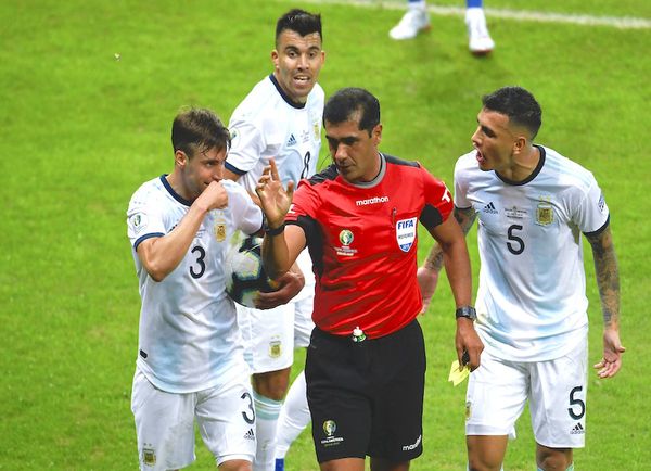 Descargan sus penas en el VAR