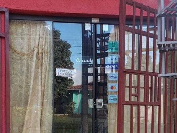 HOY / Ladrones vaciaron nueva tienda de ropas: pérdida ronda los G. 50 millones